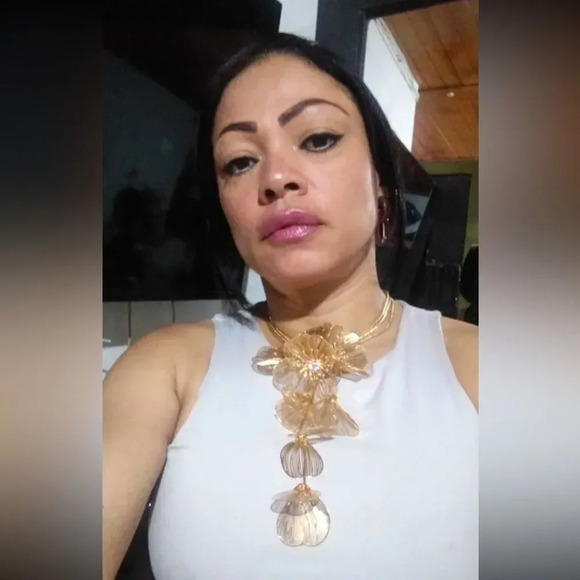 Zara Kate Middleton Famous Cascading Floral Necklace - Picture 3 of 16